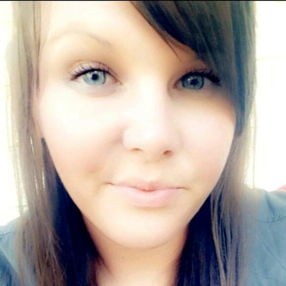 Meet your Posher, Cassandra - Picture 1 of 1